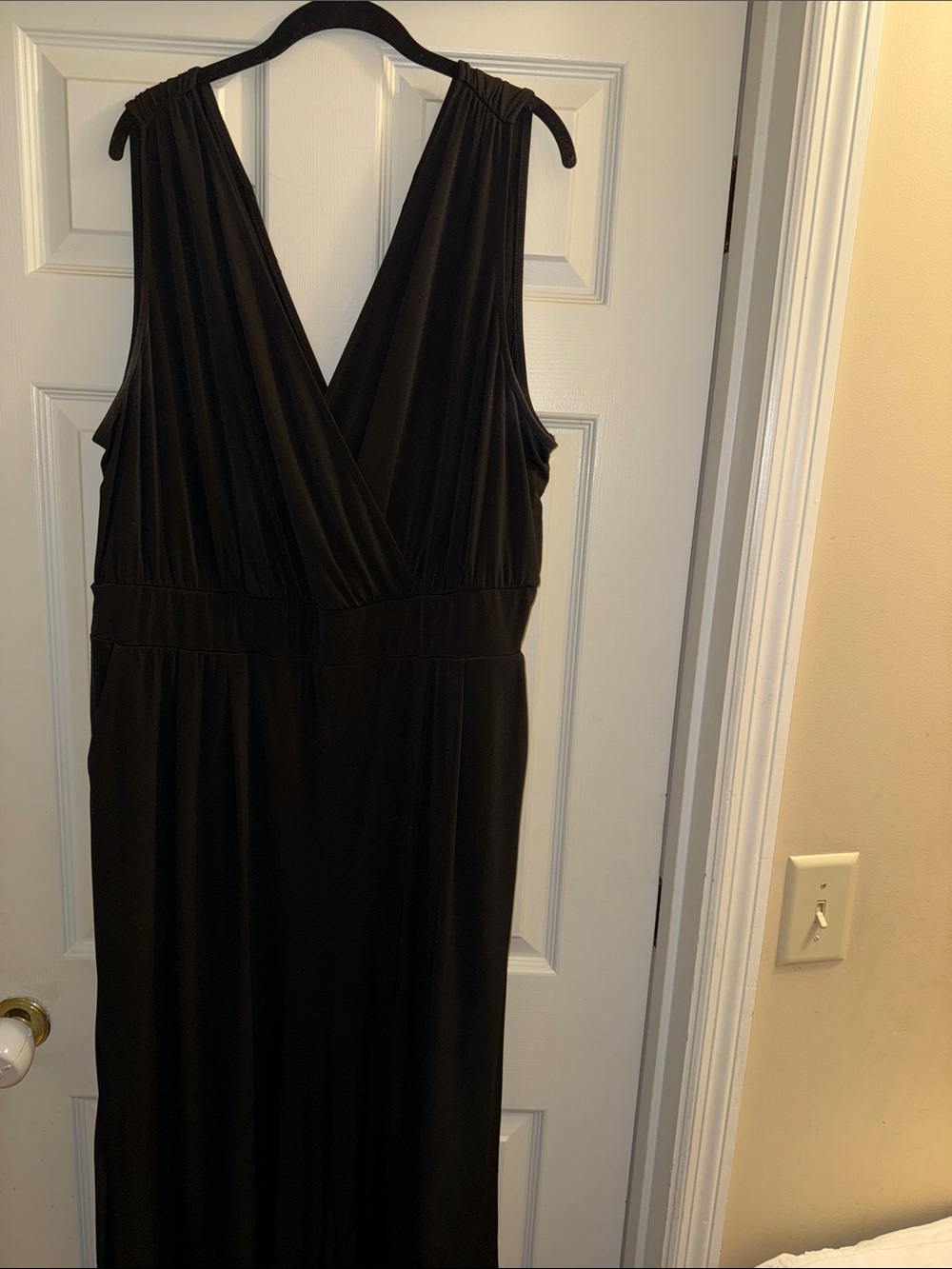 Black V-Neck Sleevkess jumpsuit torrid size 3